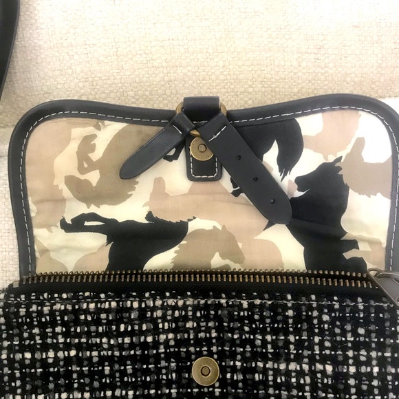 GAP wristlet handbag, great for young people! - Picture 5 of 8